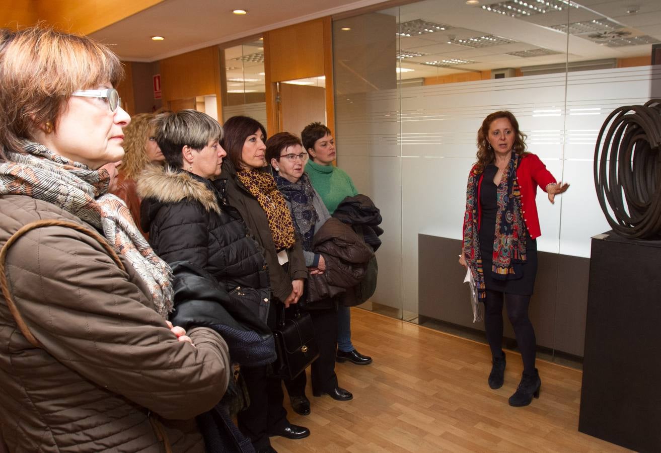 El Club de Lectura de la biblioteca de Albelda de Iregua visita la multimedia de Diario LA RIOJA