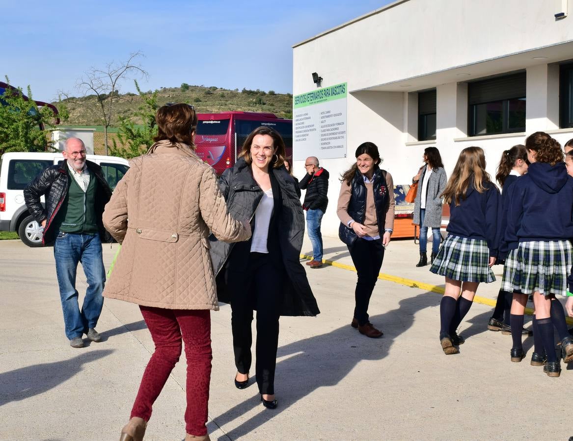 Cincuenta alumnas de Alcaste visitan el Centro de Acogida de Animales Logroño