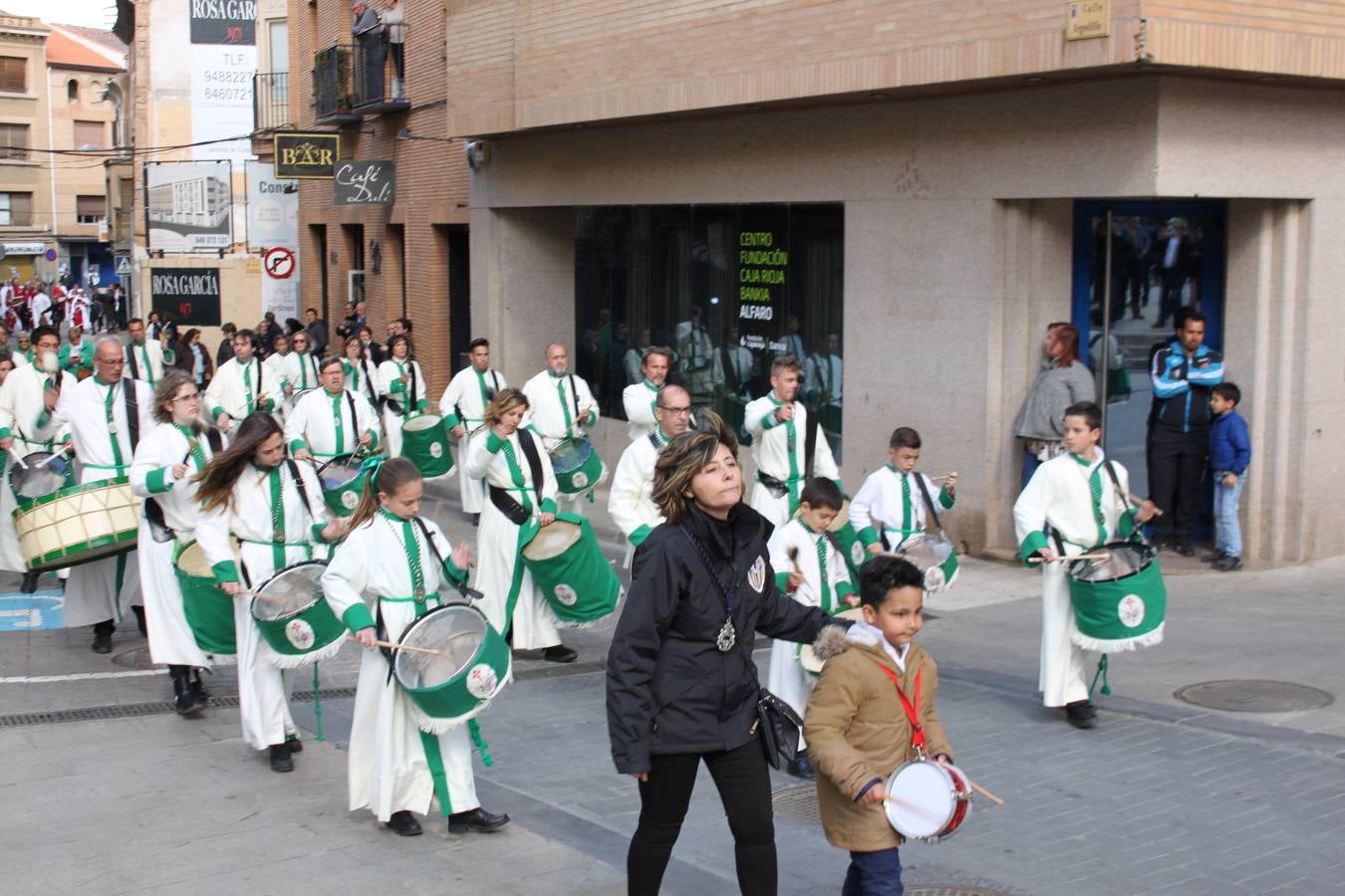 Los bombos atraen la Semana Santa en Arnedo