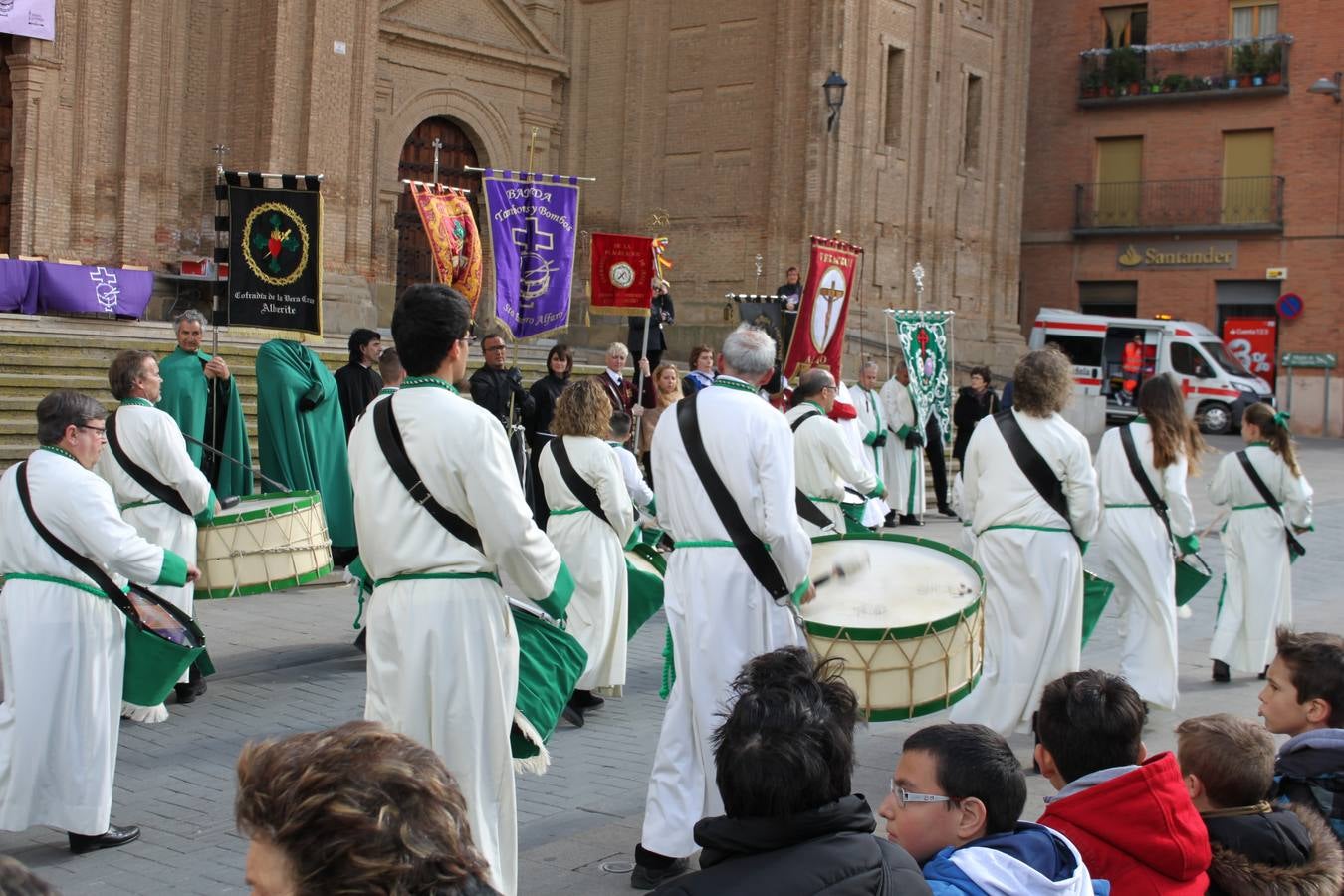 Los bombos atraen la Semana Santa en Arnedo