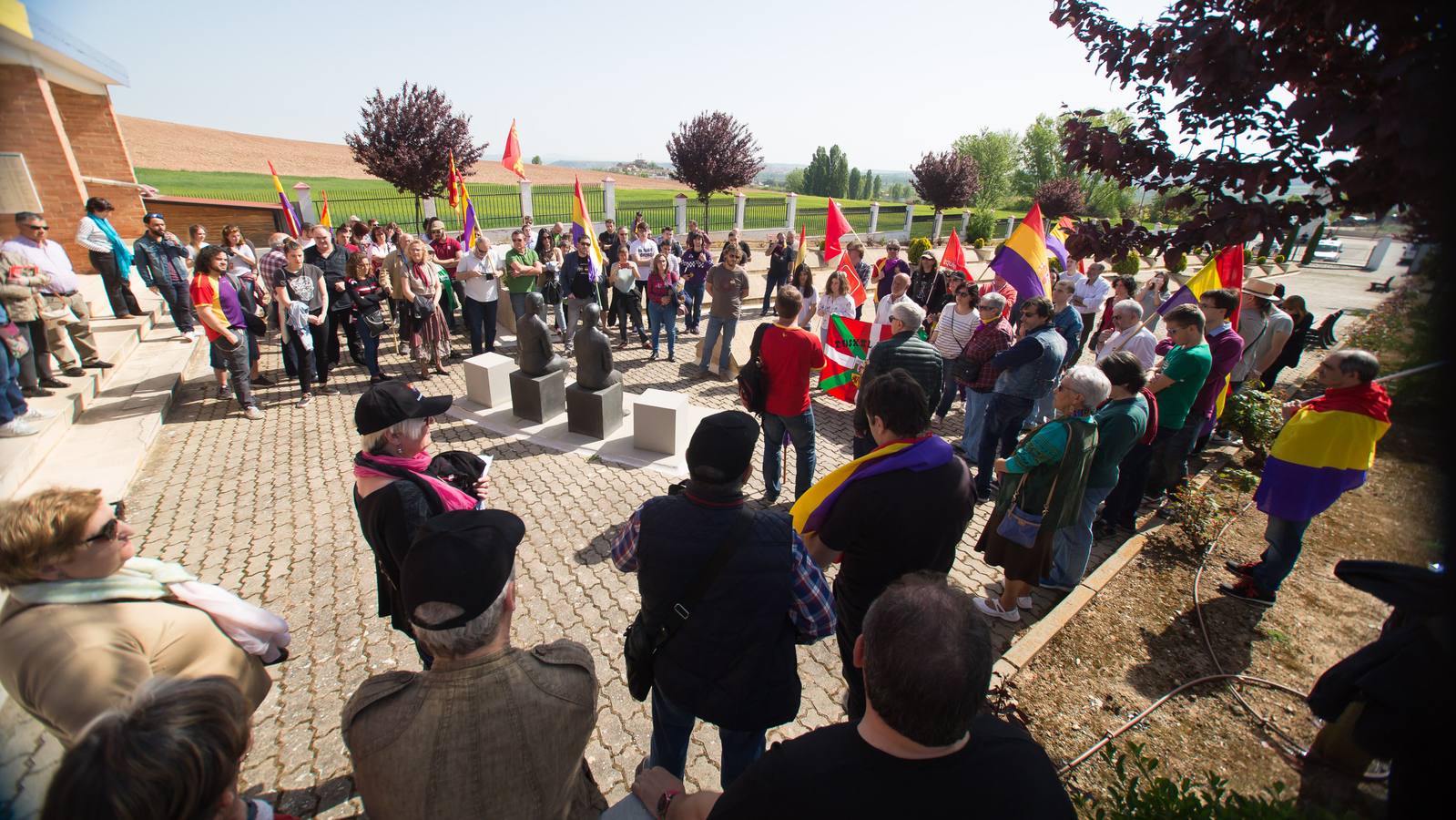 Día de la República en el cementerio civil de la Barranca