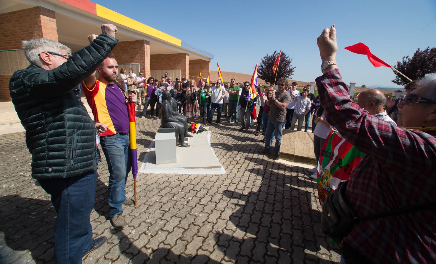 Día de la República en el cementerio civil de la Barranca