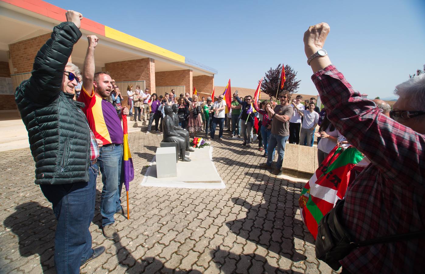 Día de la República en el cementerio civil de la Barranca