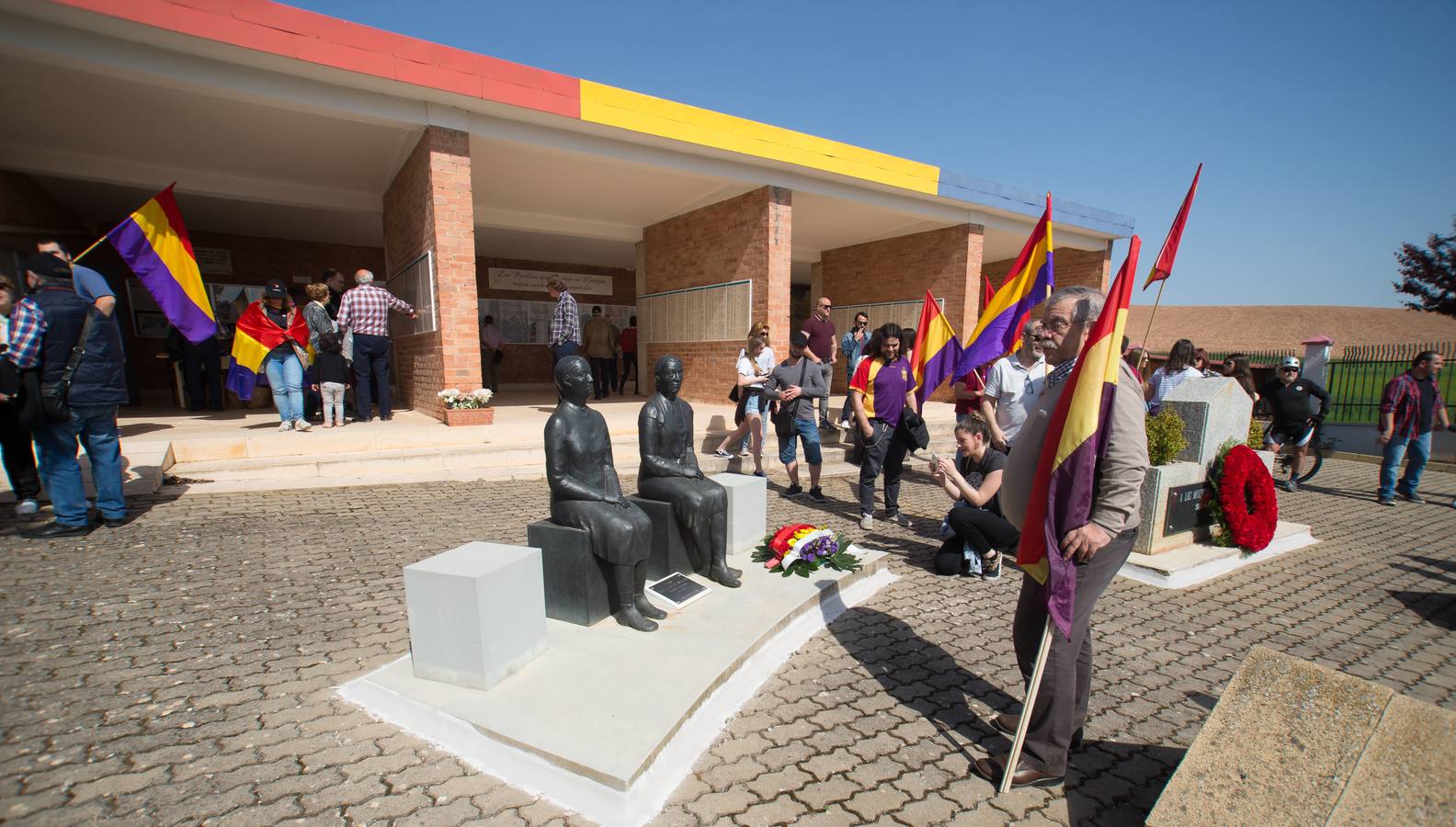 Día de la República en el cementerio civil de la Barranca