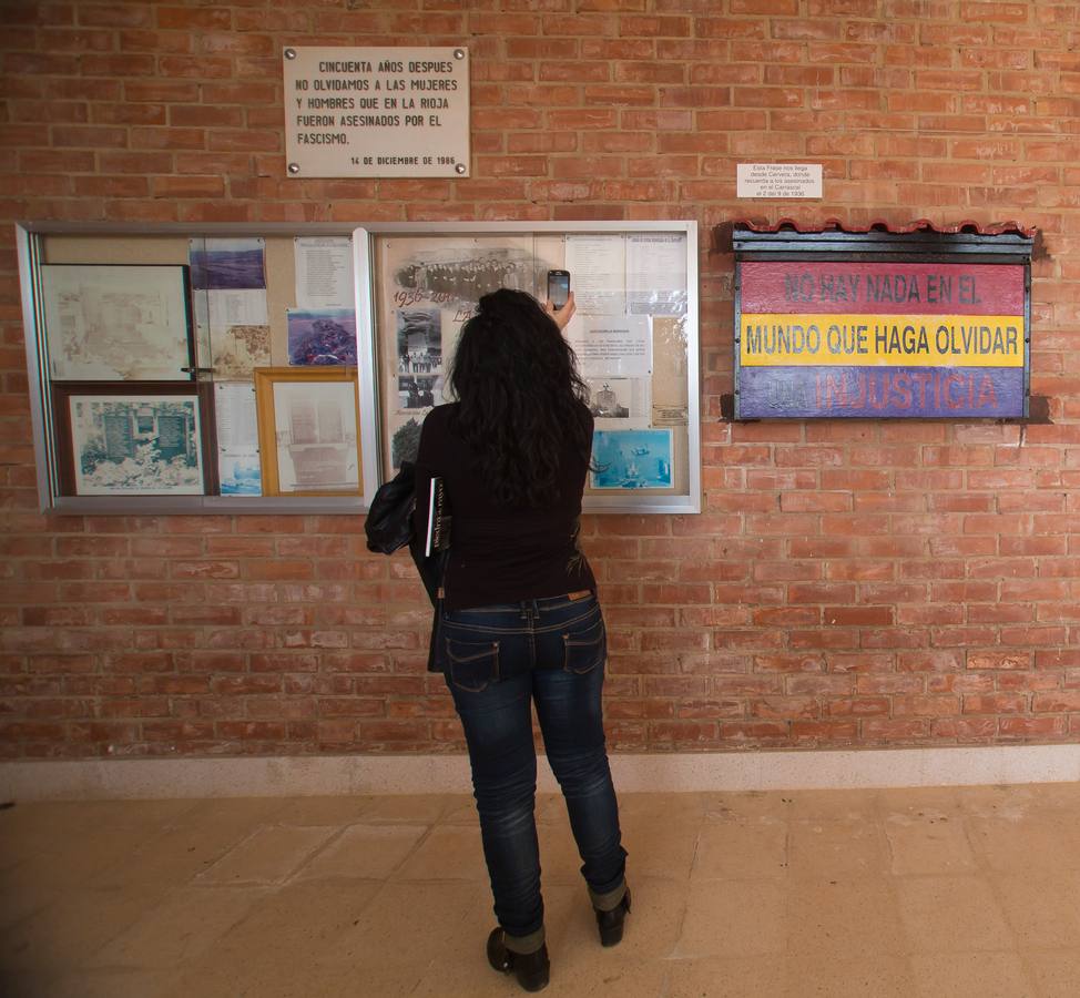 Día de la República en el cementerio civil de la Barranca