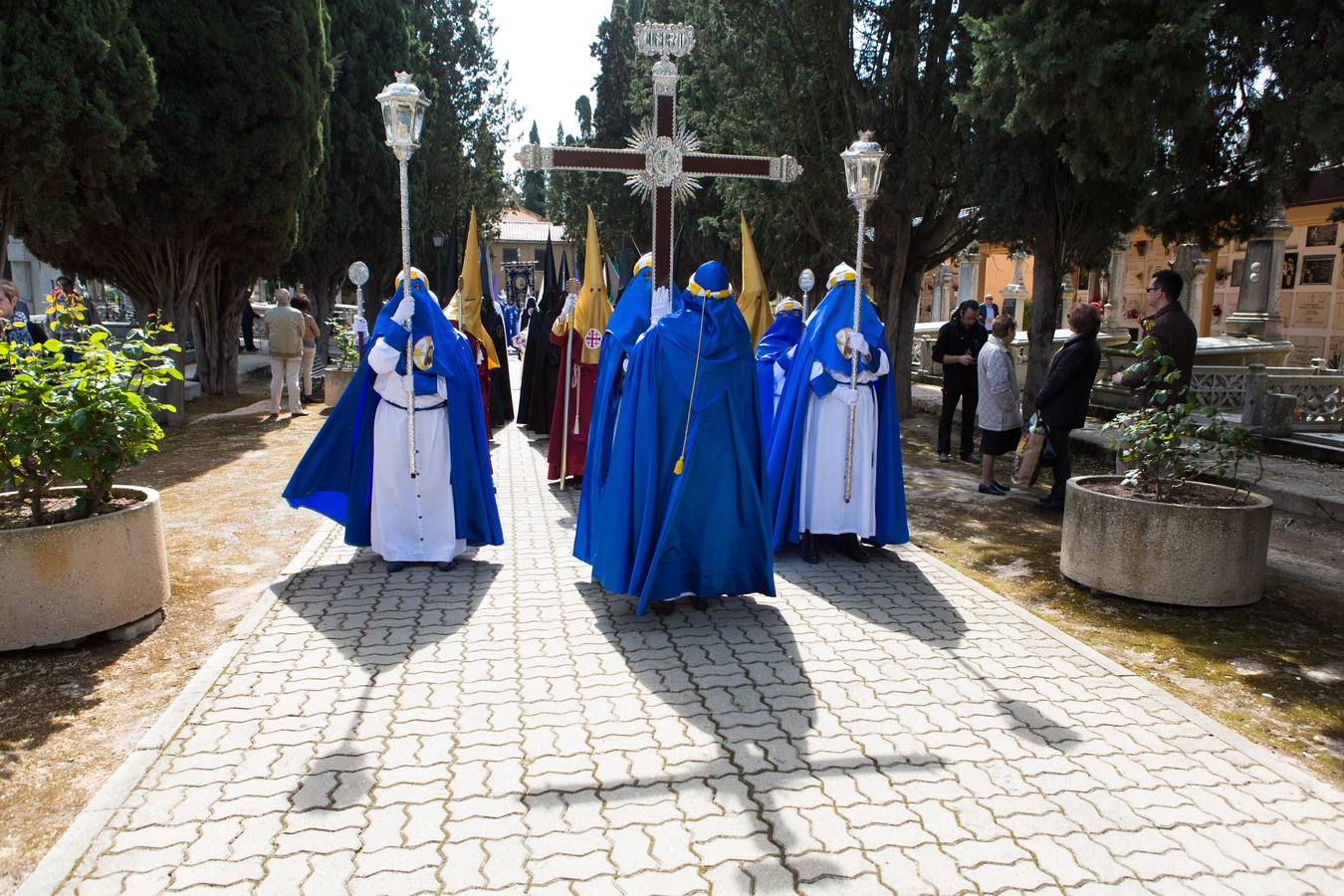 El paso del ‘Santo Cristo resucitado&#039; cierra la Semana Santa (I)