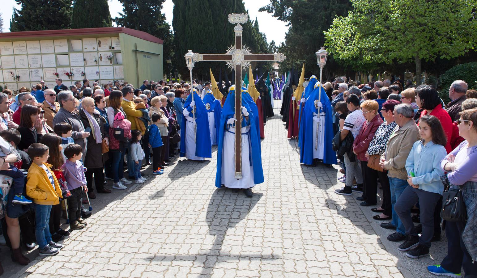 El paso del ‘Santo Cristo resucitado&#039; cierra la Semana Santa (I)