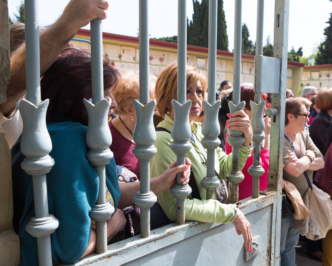 El paso del ‘Santo Cristo resucitado&#039; cierra la Semana Santa (I)