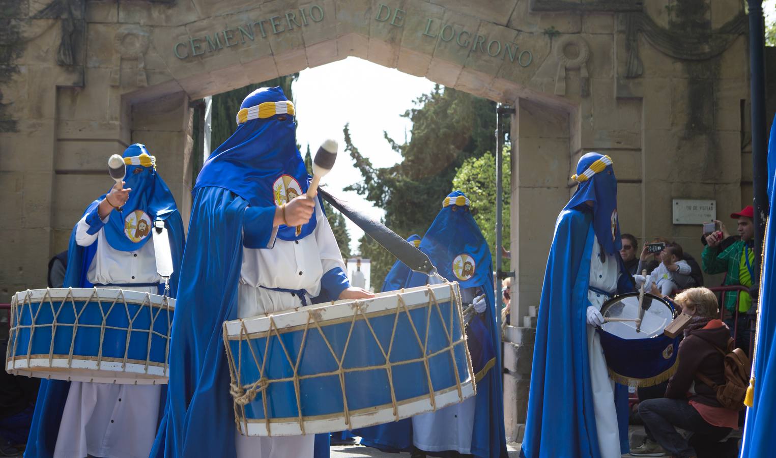 El paso del ‘Santo Cristo resucitado&#039; cierra la Semana Santa (I)