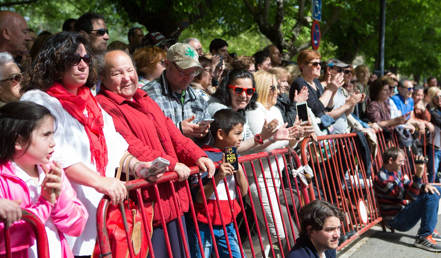 El paso del ‘Santo Cristo resucitado&#039; cierra la Semana Santa (I)