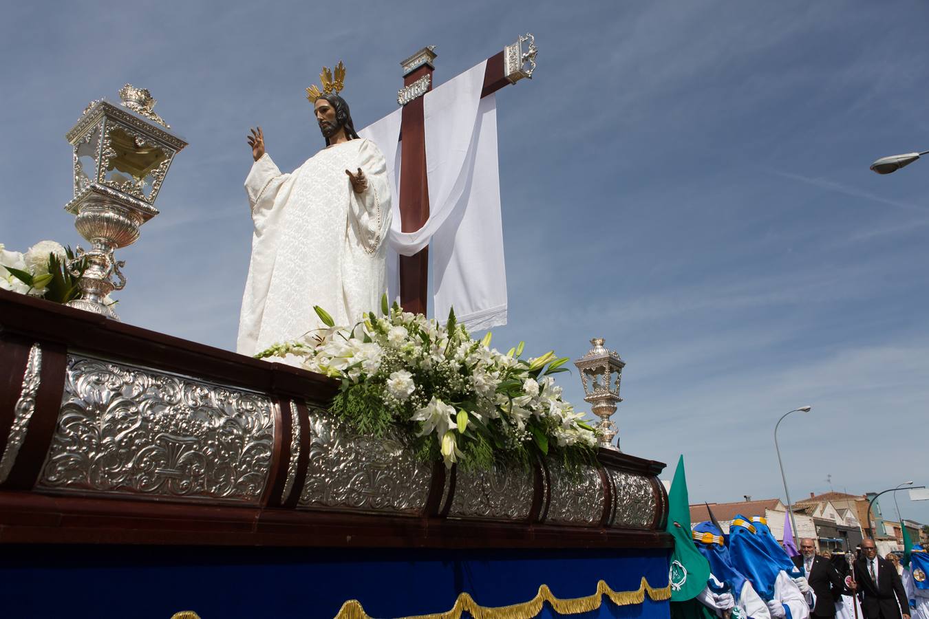 El paso del ‘Santo Cristo resucitado&#039; cierra la Semana Santa (II)