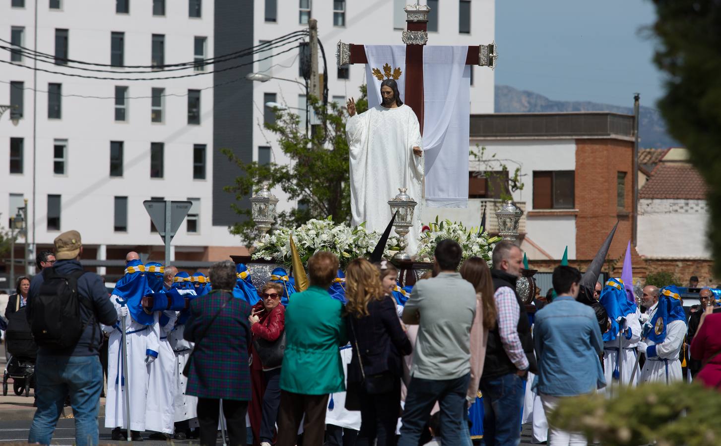 El paso del ‘Santo Cristo resucitado&#039; cierra la Semana Santa (II)