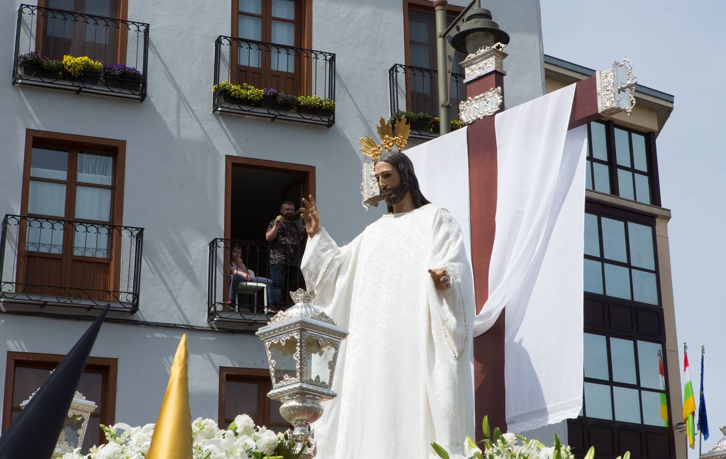 El paso del ‘Santo Cristo resucitado&#039; cierra la Semana Santa (II)