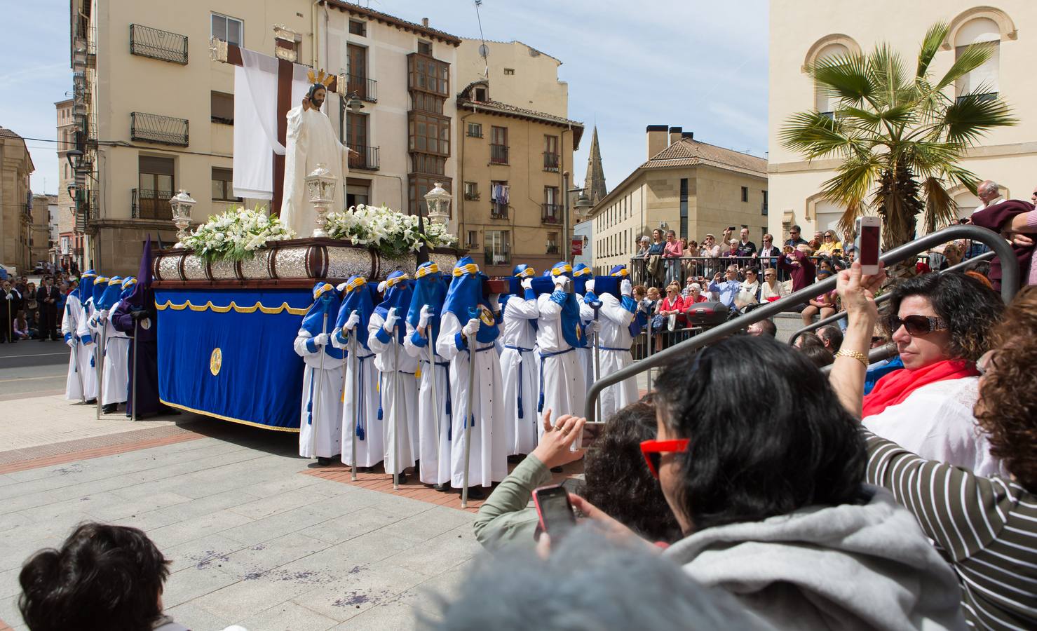 El paso del ‘Santo Cristo resucitado&#039; cierra la Semana Santa (II)