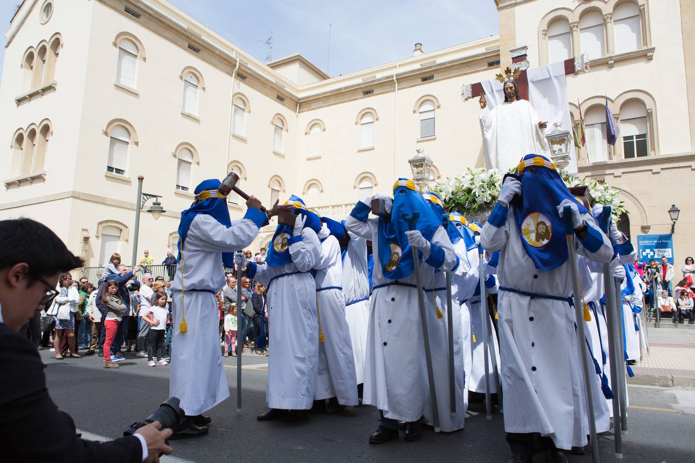 El paso del ‘Santo Cristo resucitado&#039; cierra la Semana Santa (II)