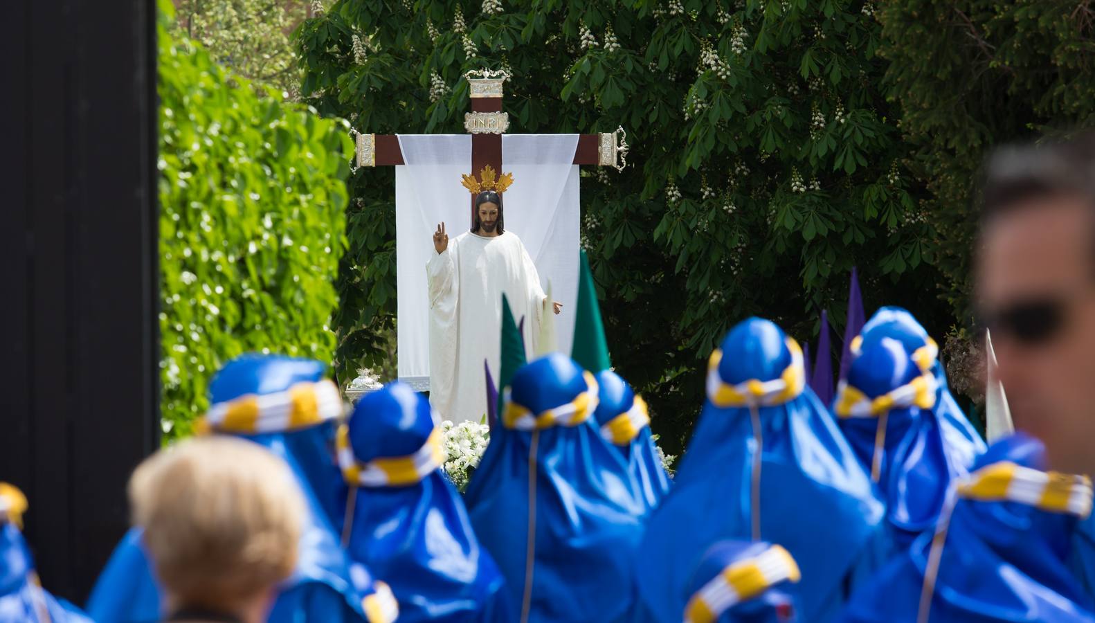 El paso del ‘Santo Cristo resucitado&#039; cierra la Semana Santa (II)