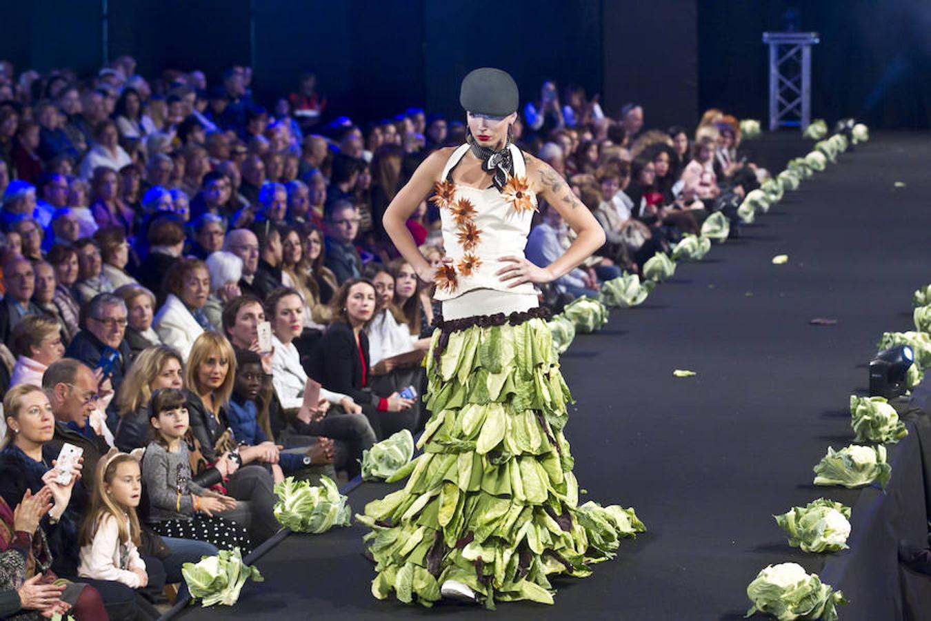 Desfile de moda con verduras (II)