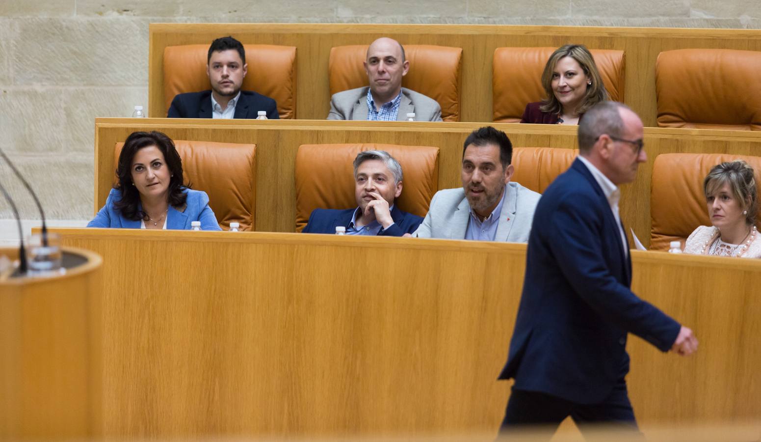 Los gestos de la sesión del Pleno del Parlamento