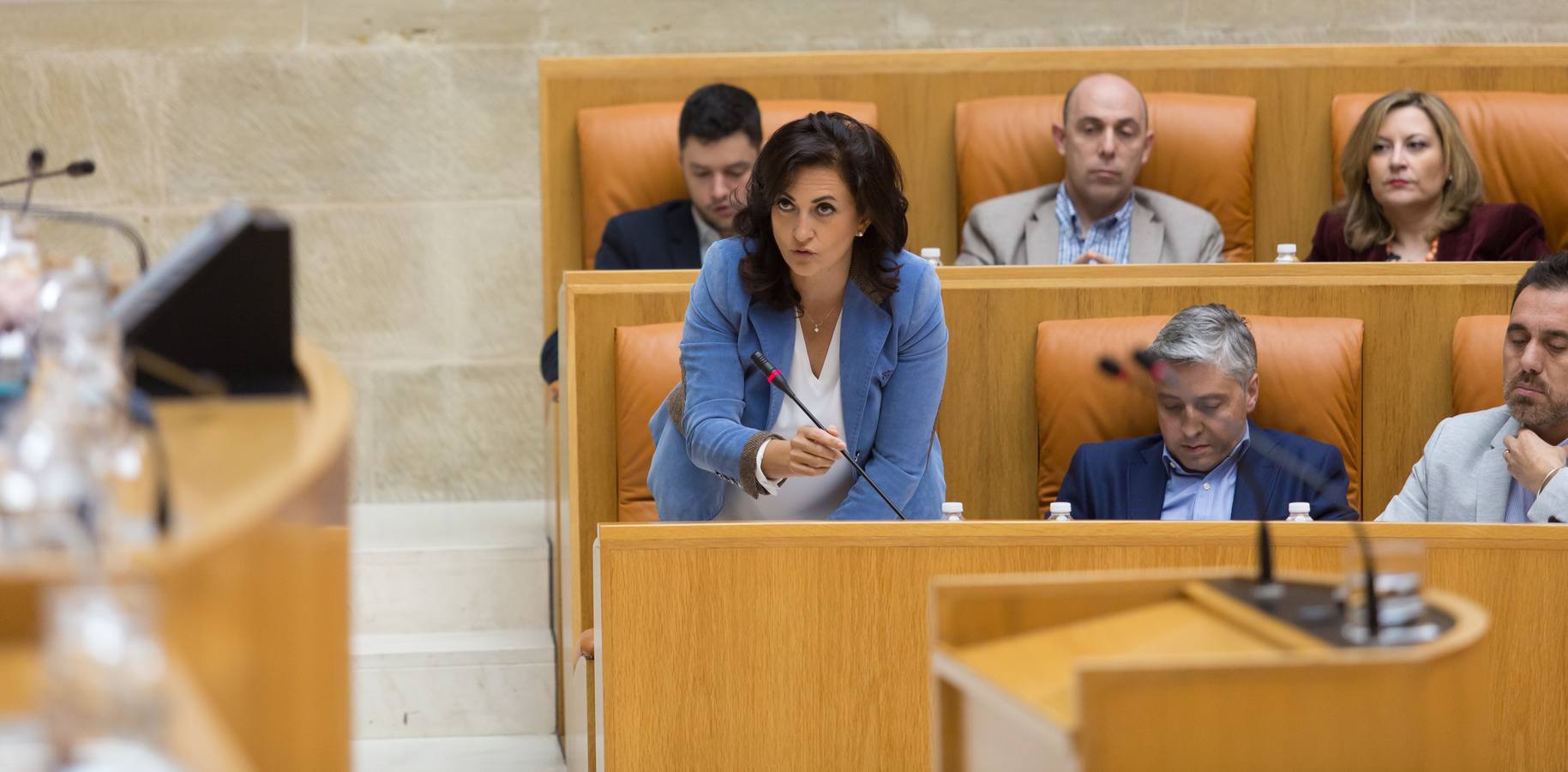 Los gestos de la sesión del Pleno del Parlamento