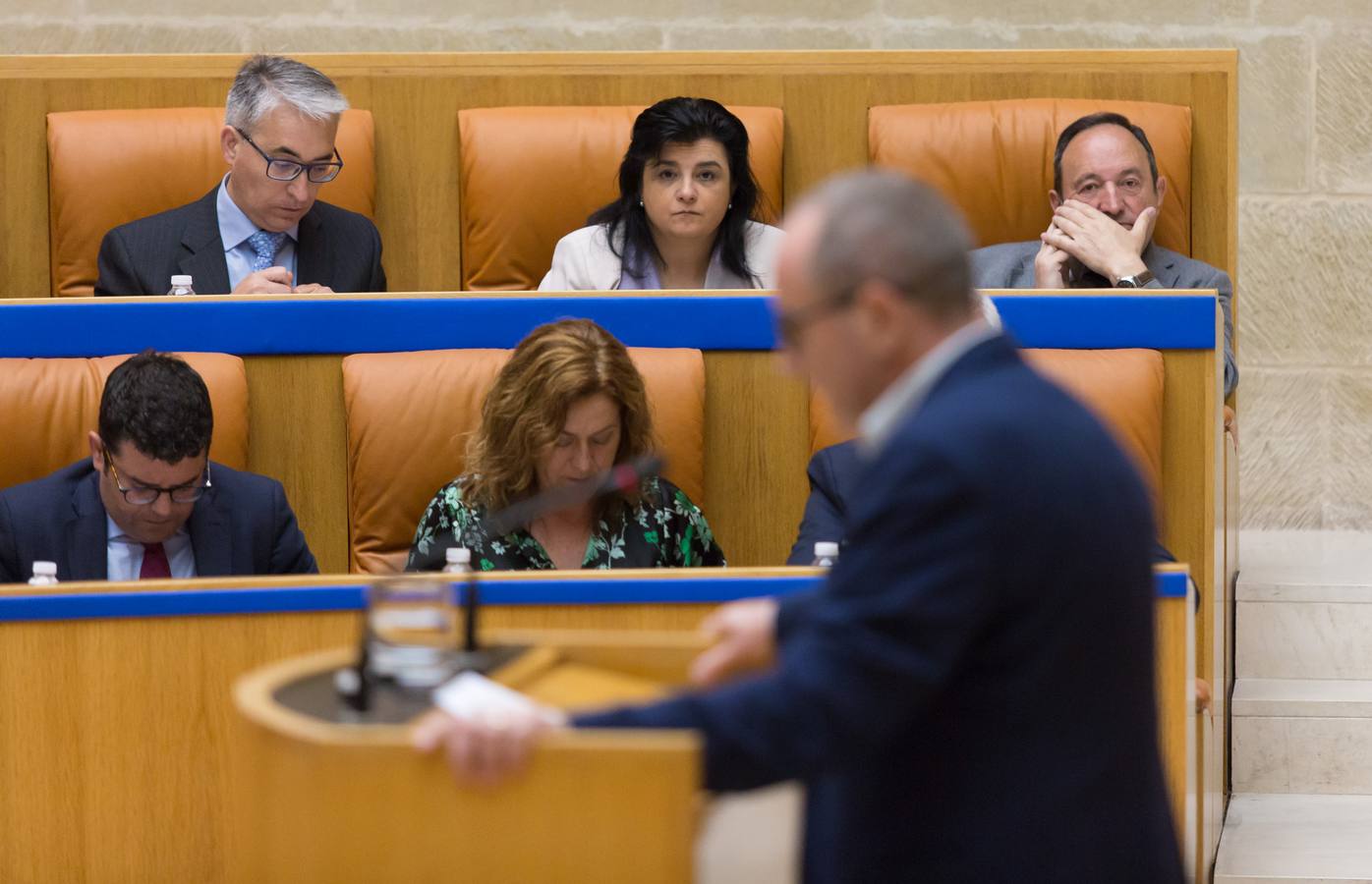 Los gestos de la sesión del Pleno del Parlamento