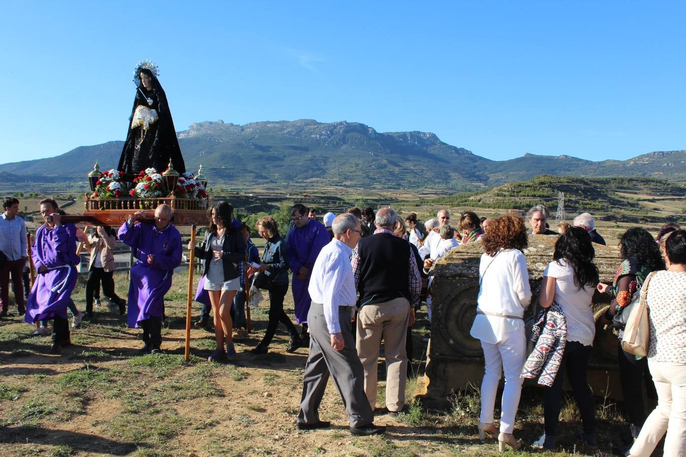 Los picaos cumplen penitencia en San Vicente en la Cruz de mayo