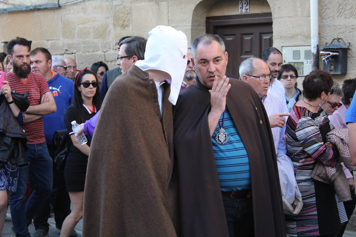 Los picaos cumplen penitencia en San Vicente en la Cruz de mayo