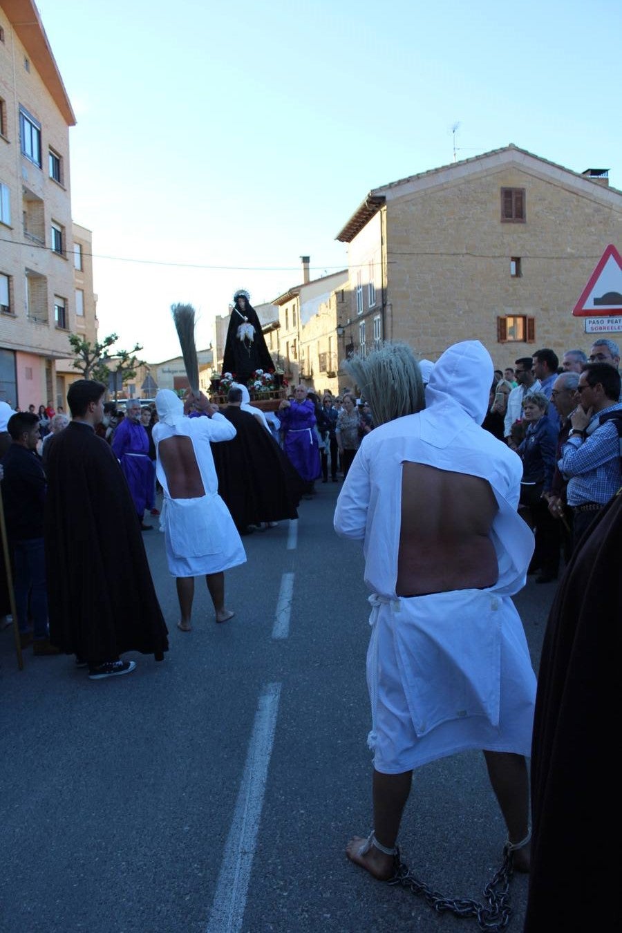 Los picaos cumplen penitencia en San Vicente en la Cruz de mayo