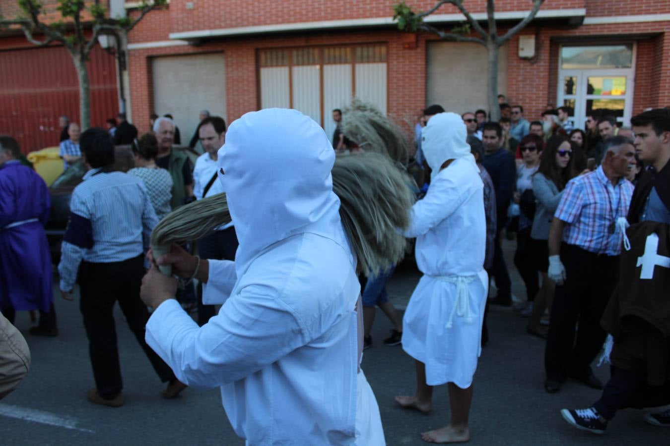 Los picaos cumplen penitencia en San Vicente en la Cruz de mayo