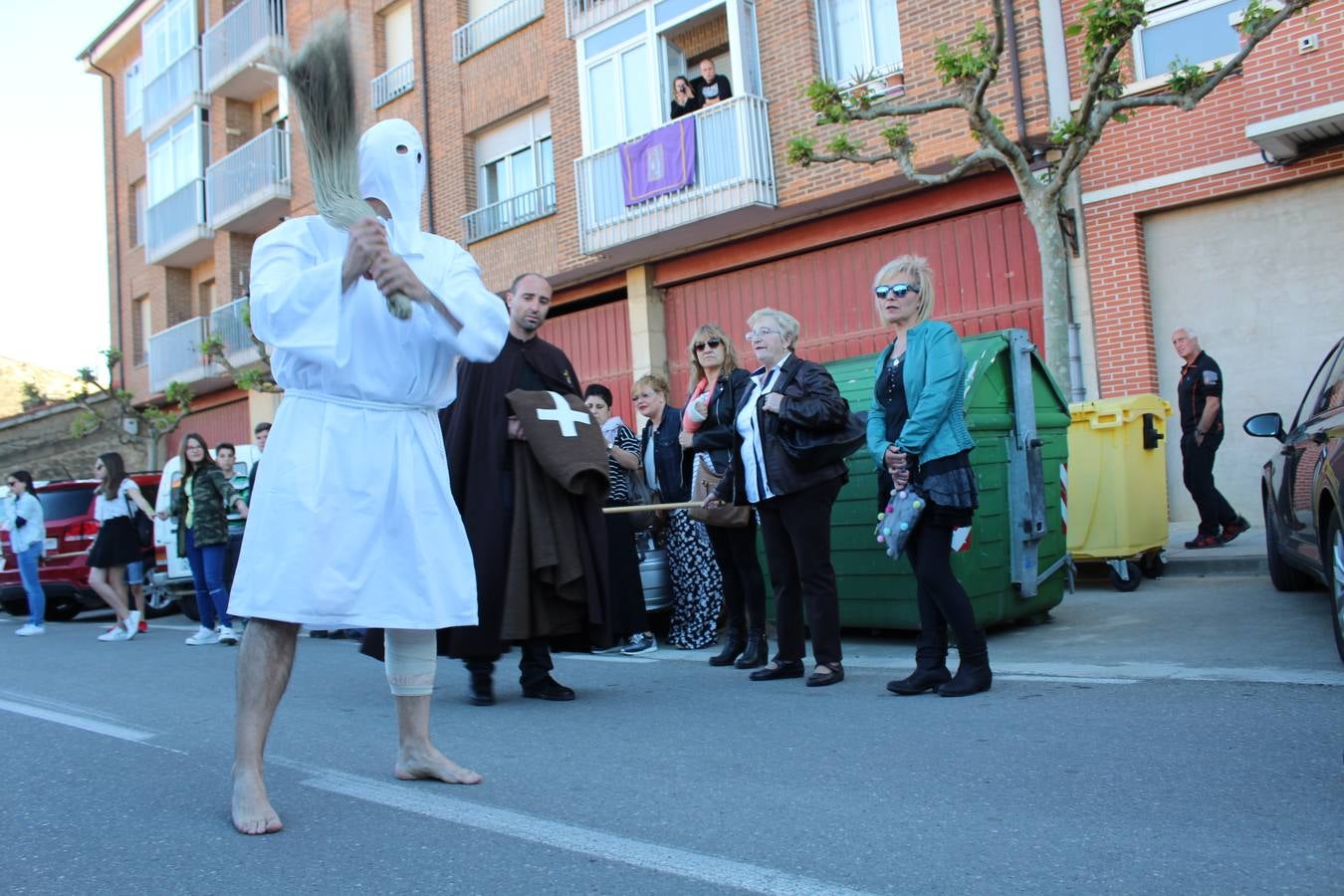 Los picaos cumplen penitencia en San Vicente en la Cruz de mayo