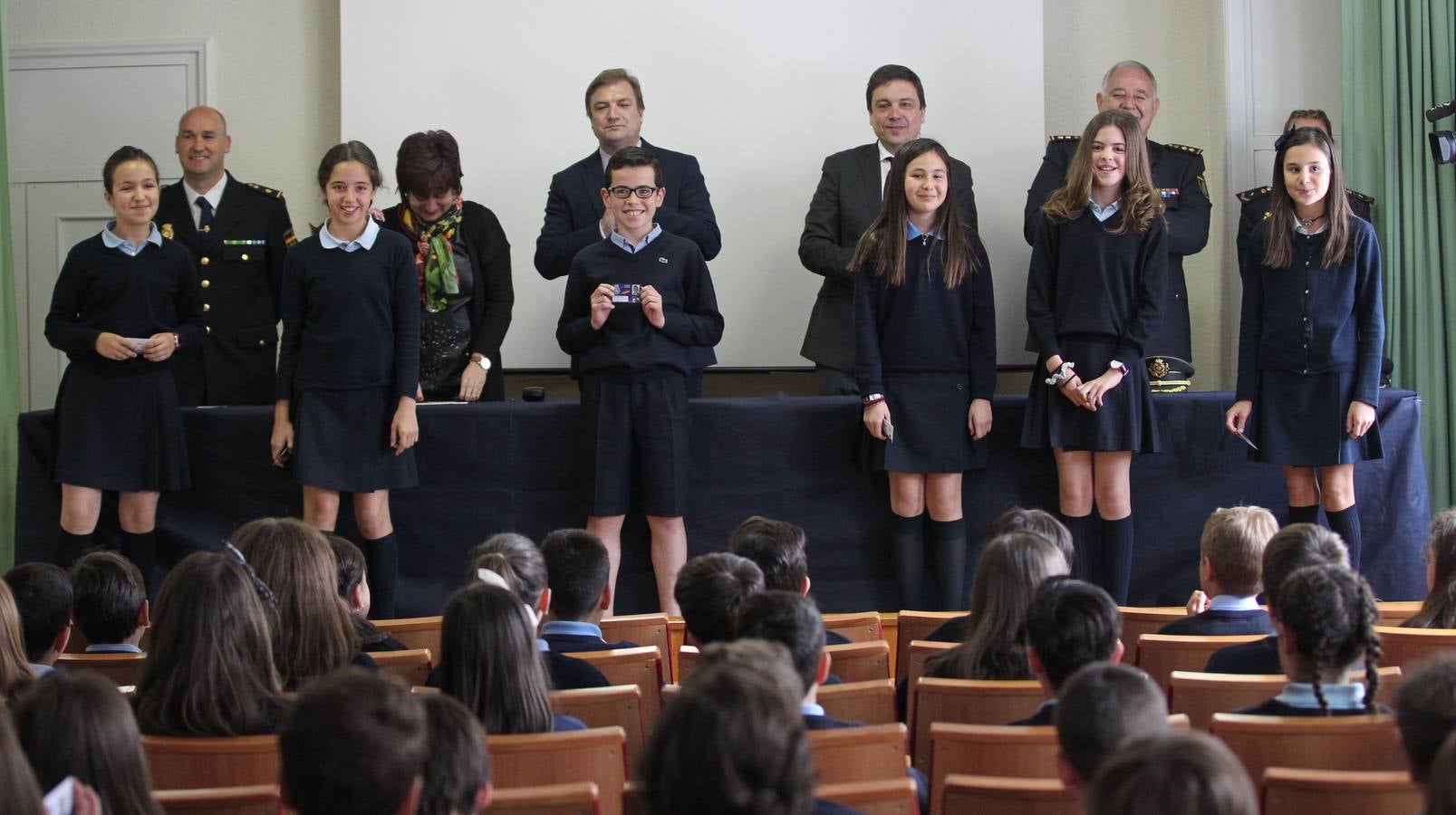 Entrega de carnés del programa &#039;Ciberexpert@s&#039;, del Cuerpo Nacional de Policía, en el colegio de Escolapias