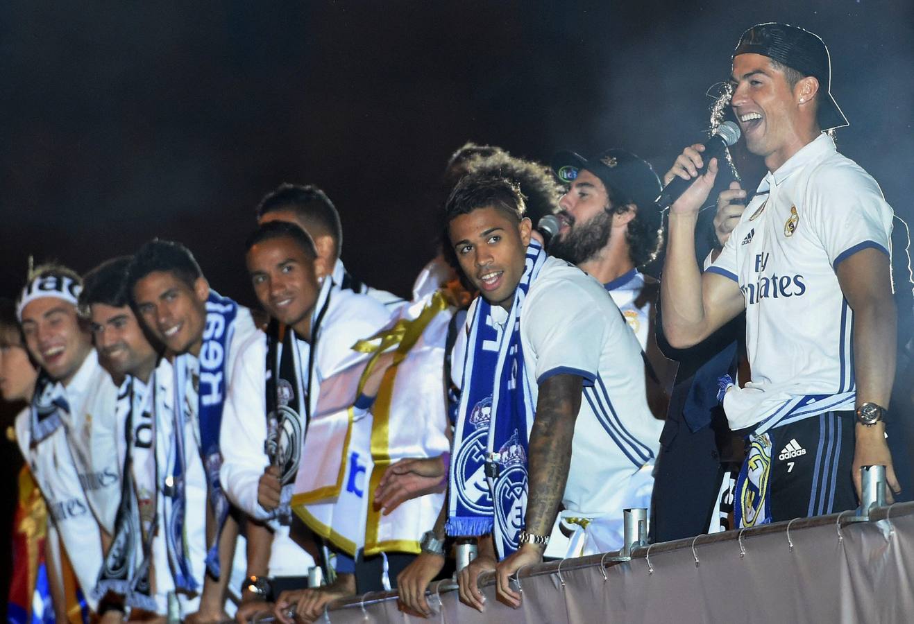 El Real Madrid celebra su 33ª Liga en Cibeles