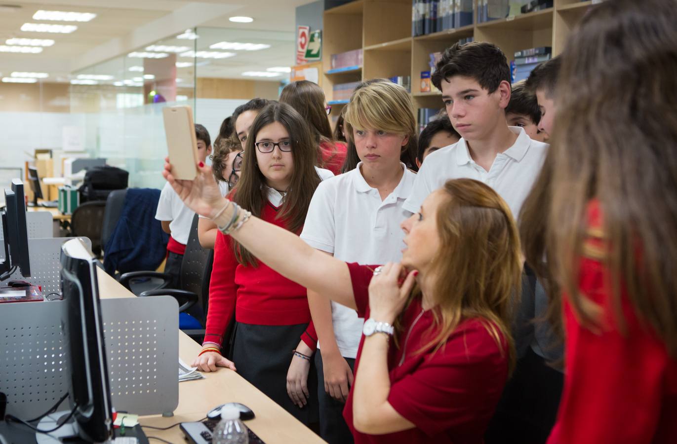 Los alumnos de 1º C de la ESO del colegio logroñés Maristas visitan la multimedia de Diario LA RIOJA