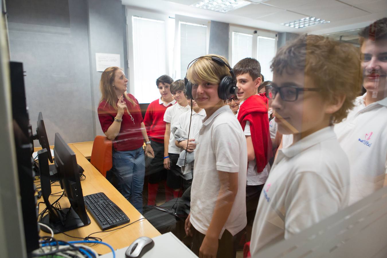 Los alumnos de 1º C de la ESO del colegio logroñés Maristas visitan la multimedia de Diario LA RIOJA