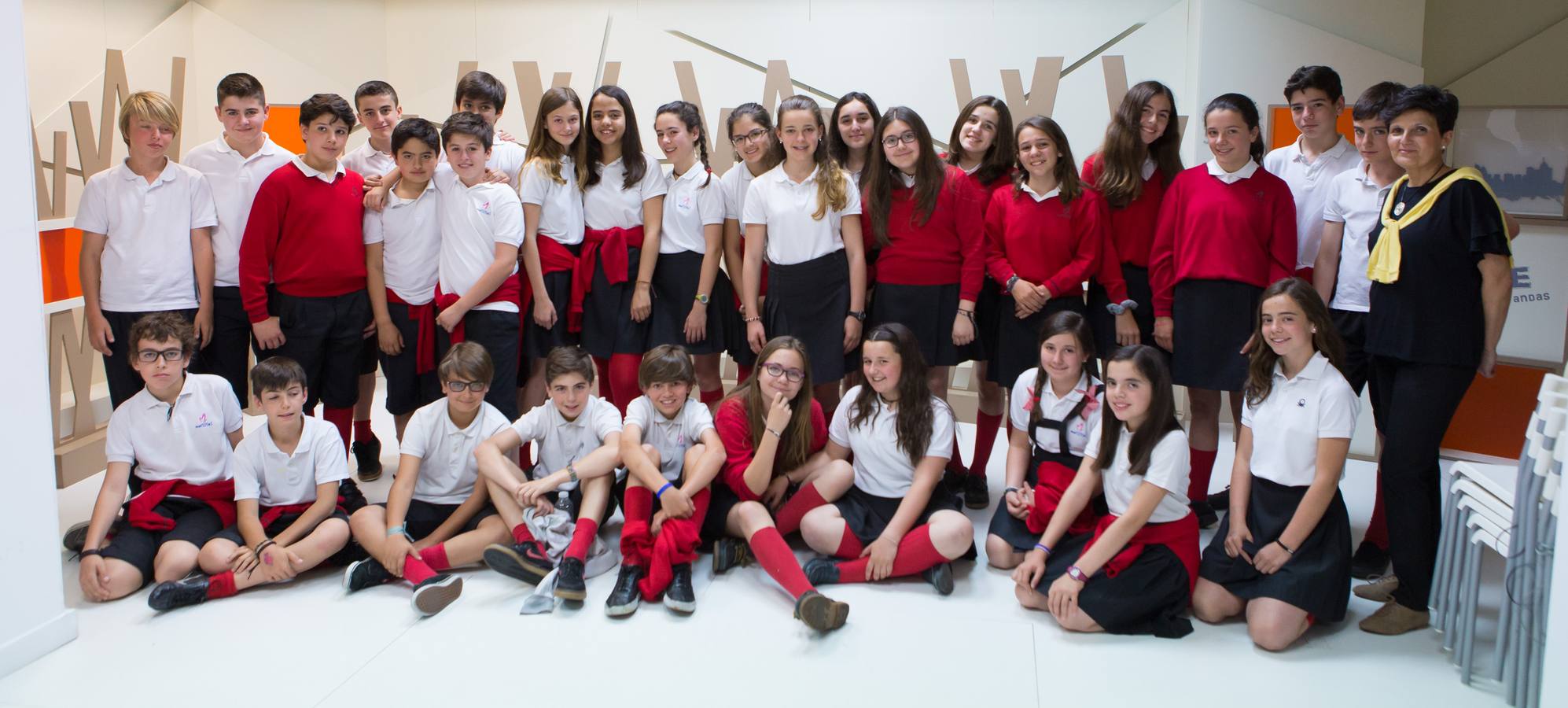 Los alumnos de 1º C de la ESO del colegio logroñés Maristas visitan la multimedia de Diario LA RIOJA