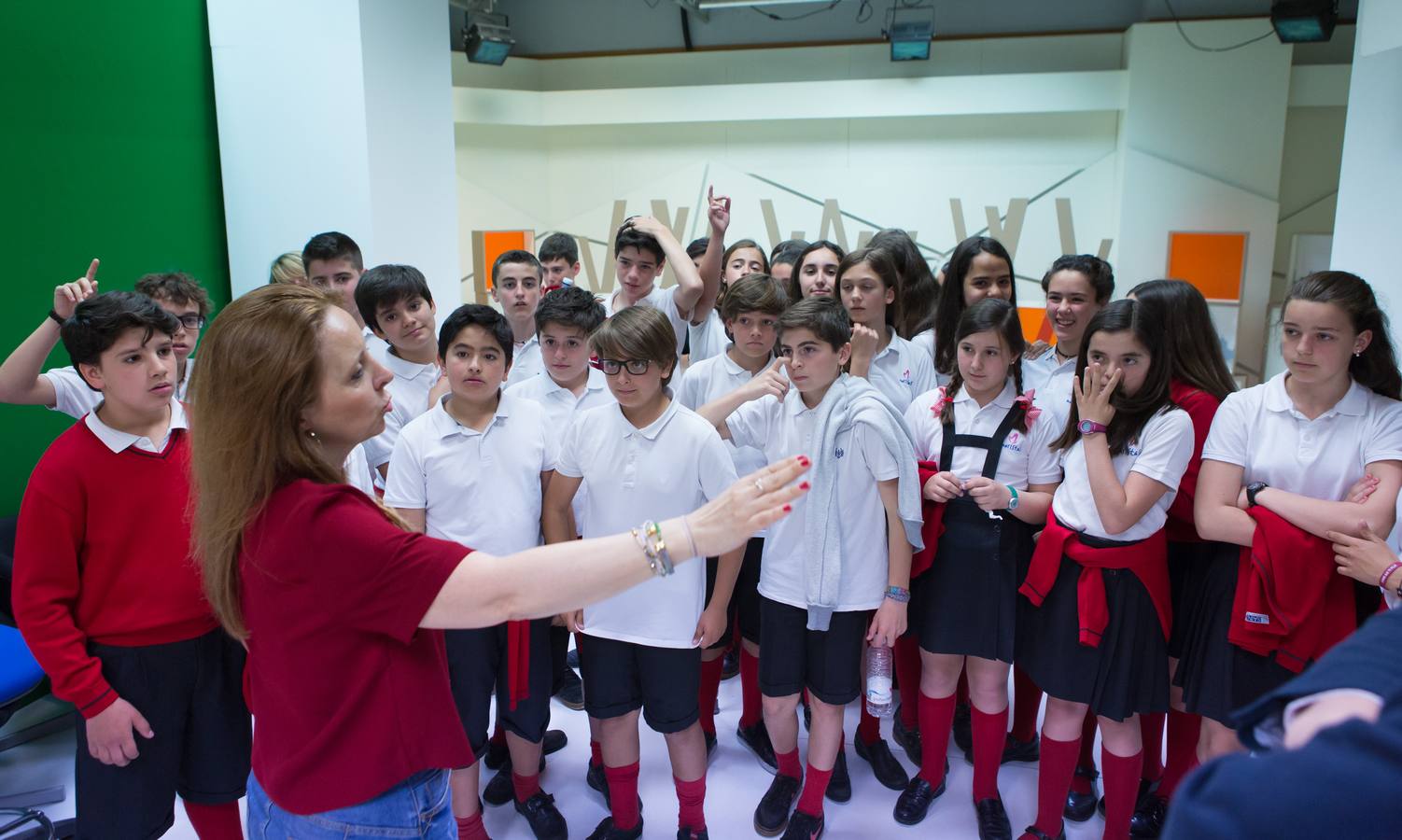 Los alumnos de 1º C de la ESO del colegio logroñés Maristas visitan la multimedia de Diario LA RIOJA