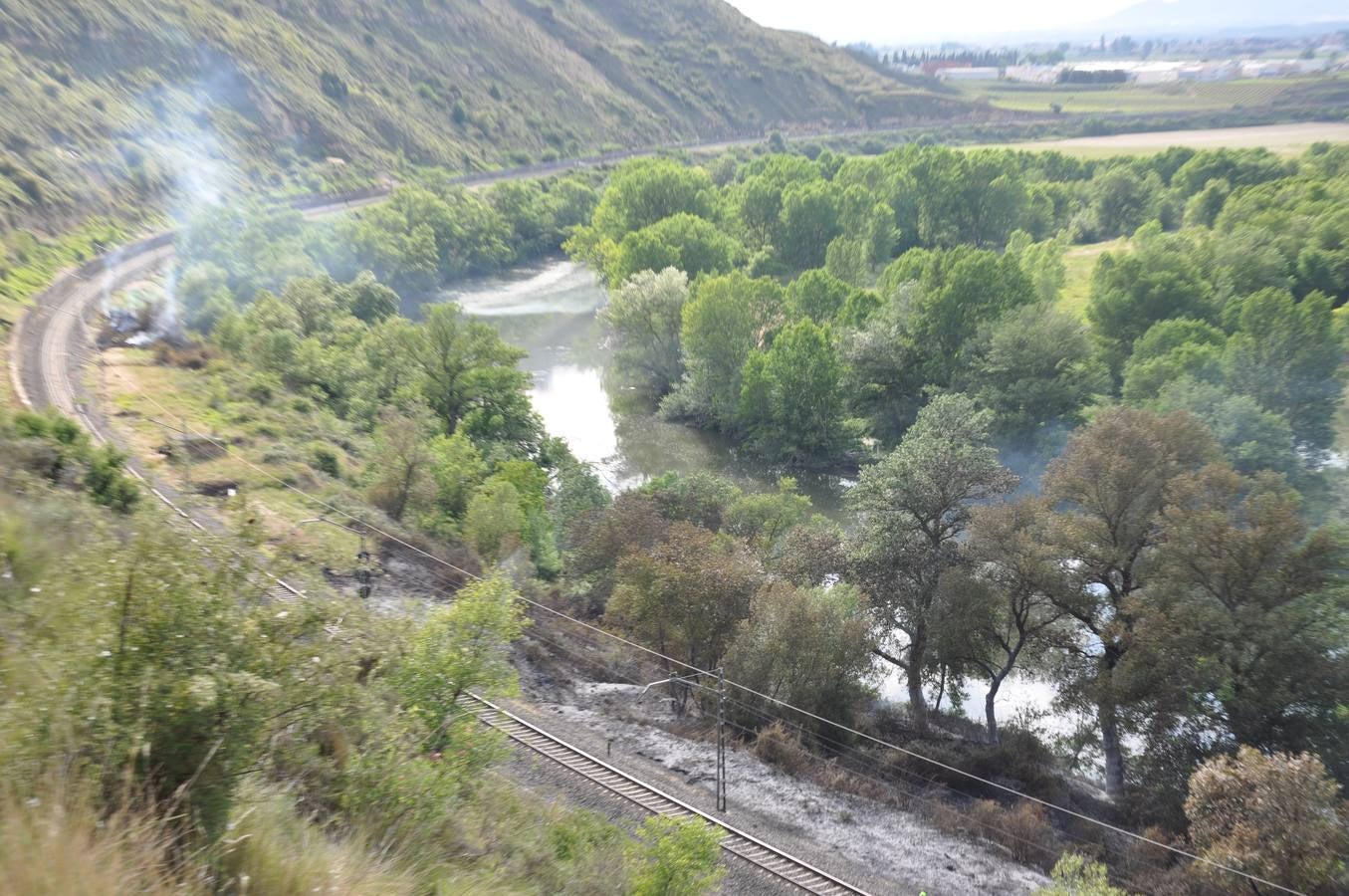 Una locomotora provoca un incendio en Gimileo