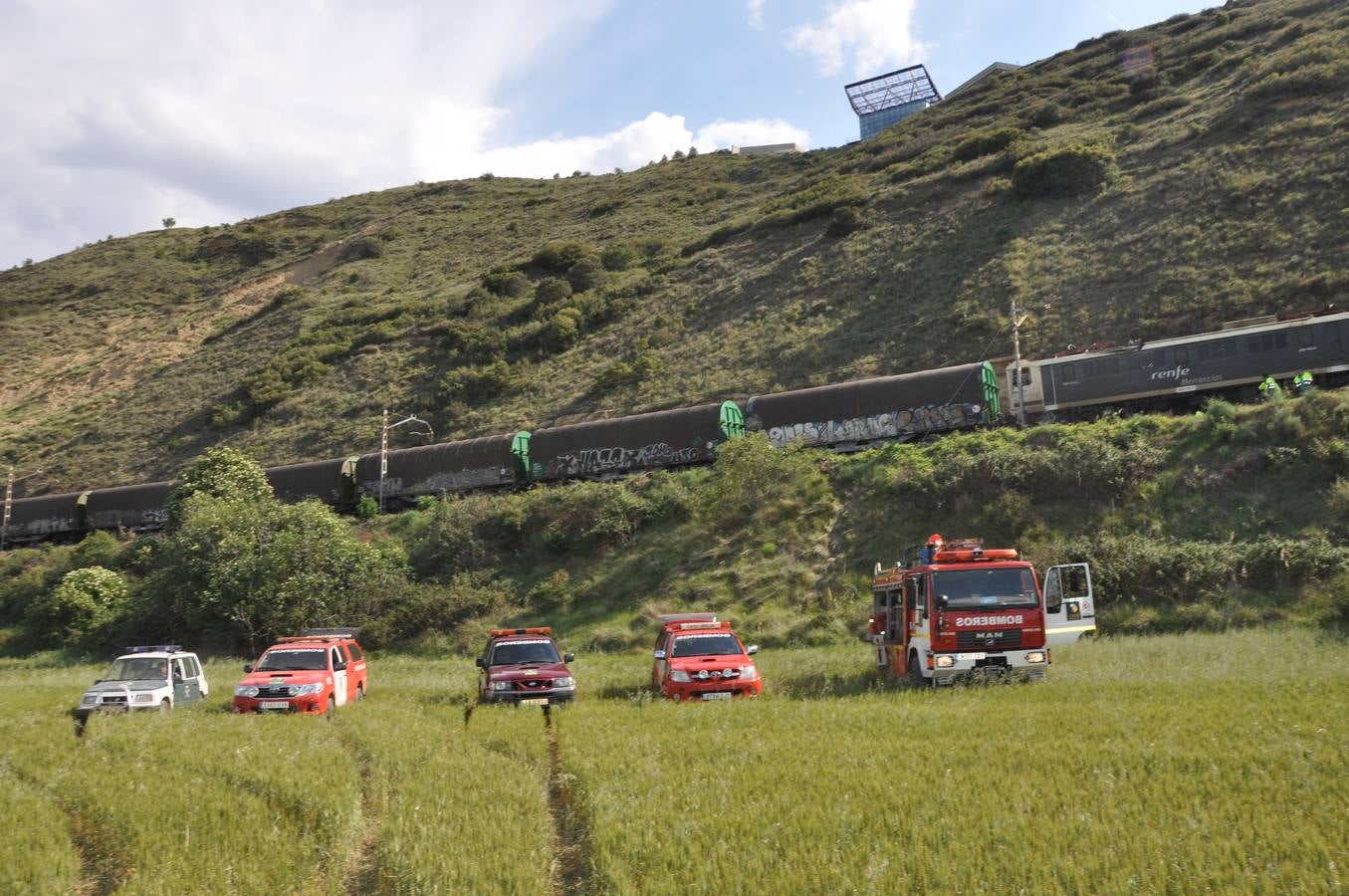 Una locomotora provoca un incendio en Gimileo