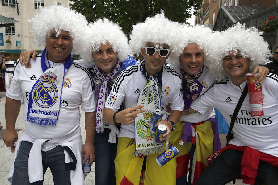 Cardiff se tiñe de blanco para animar al Real Madrid. La capital de Gales acoge la final de la Liga de Campeones, y multitud de aficionados madridistas se han desplazado para apoyar a su equipo, dejando las imágenes más variopintas.