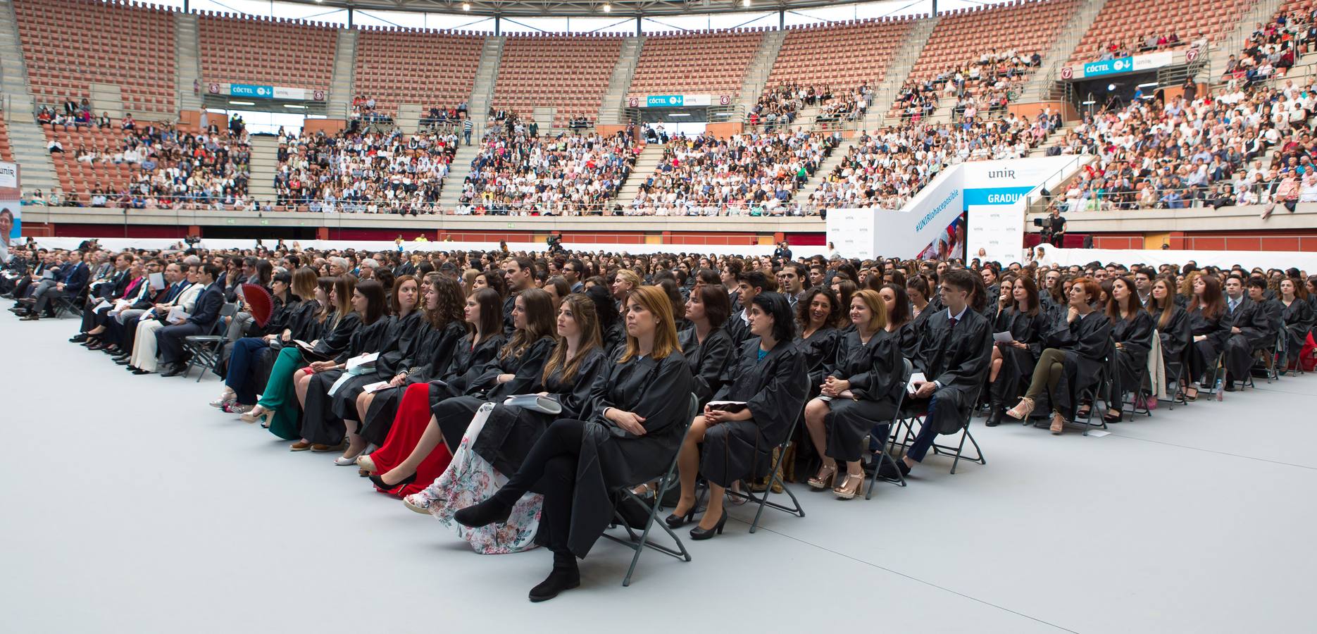 Multitudinaria fiesta de graduación de la UNIR (I)