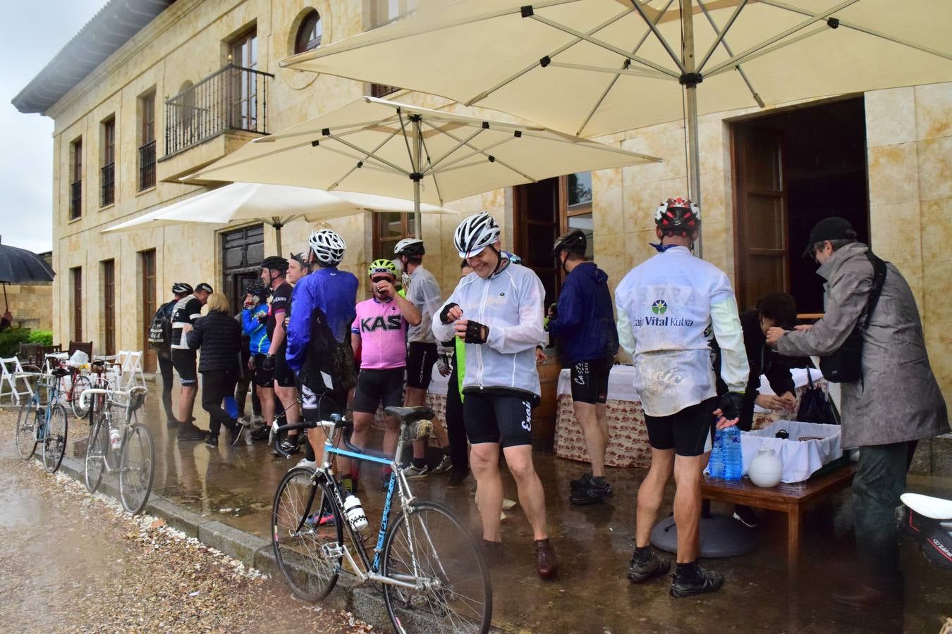 Jornada de ciclismo clásico en la Eroica Hispania (I)