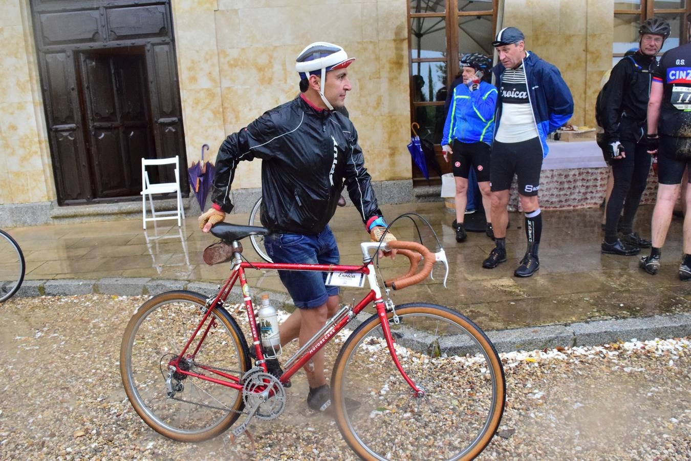 Jornada de ciclismo clásico en la Eroica Hispania (I)