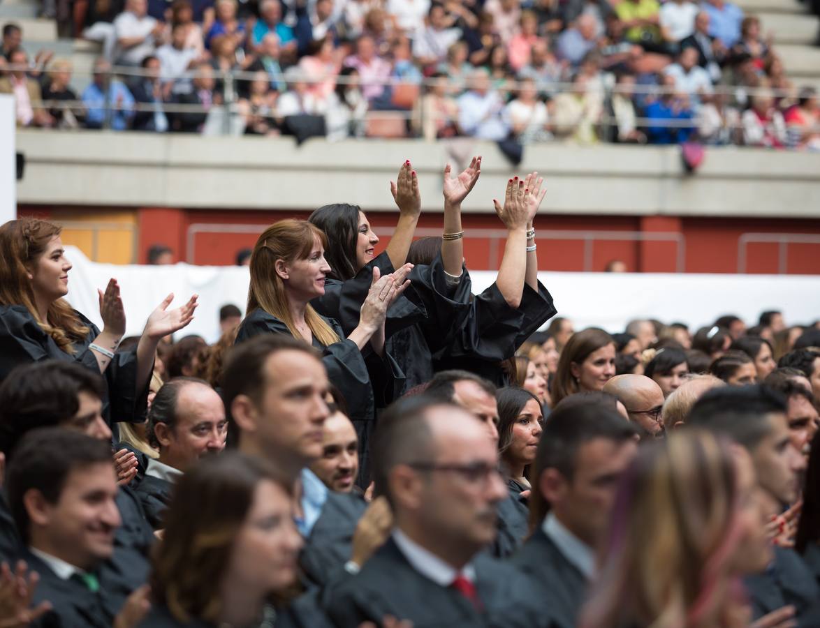 Multitudinaria fiesta de graduación de la UNIR (II)