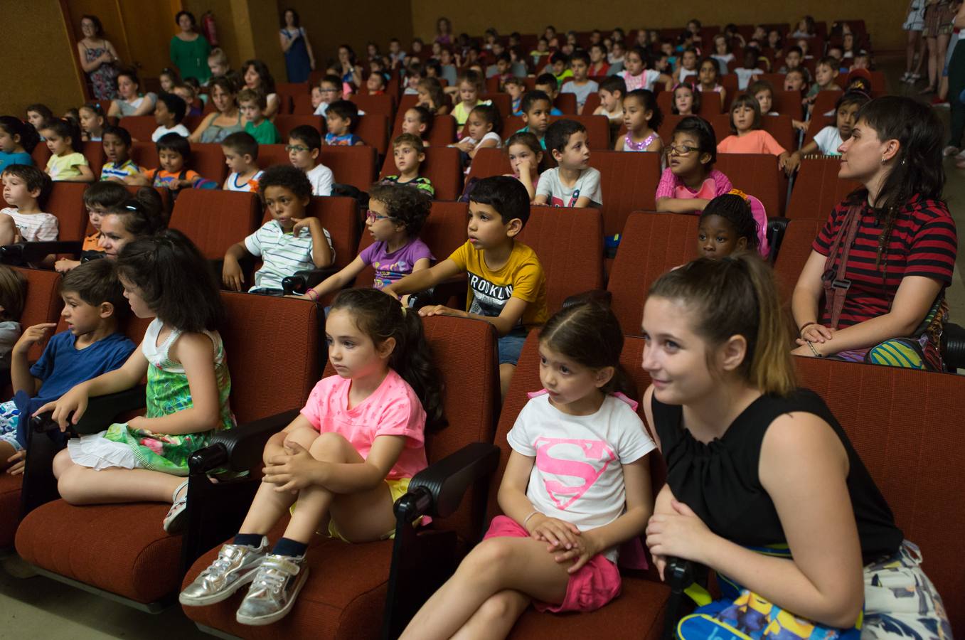 Doscientos alumnos de Infantil disfrutan en la Universidad de La Rioja de la actividad conmemorativa del centenario de Gloria Fuertes