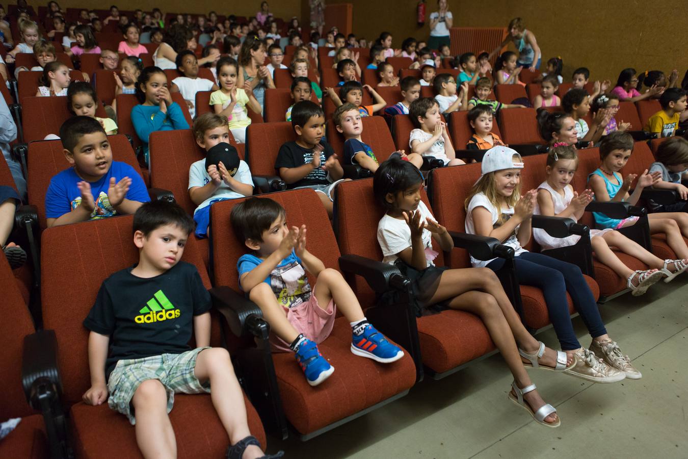 Doscientos alumnos de Infantil disfrutan en la Universidad de La Rioja de la actividad conmemorativa del centenario de Gloria Fuertes