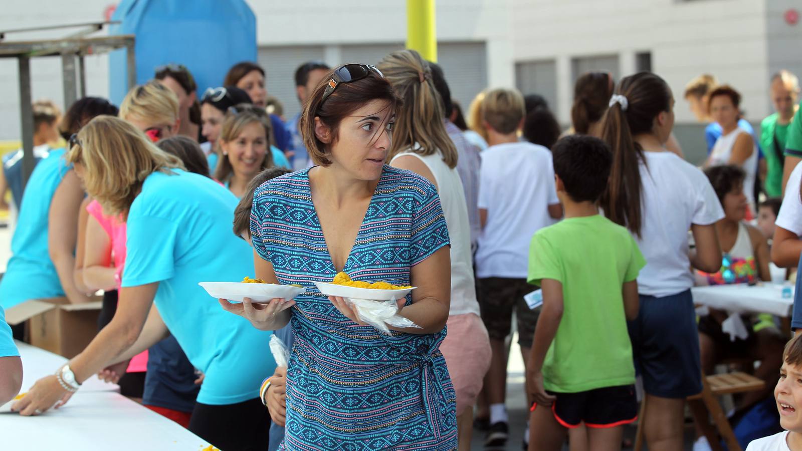 Paellada en la fiesta de fin de curso de Maristas