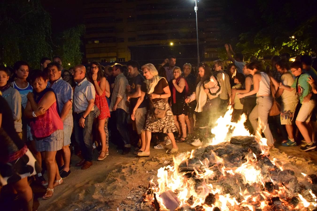 Los Tilos celebra San Juan con una hoguera