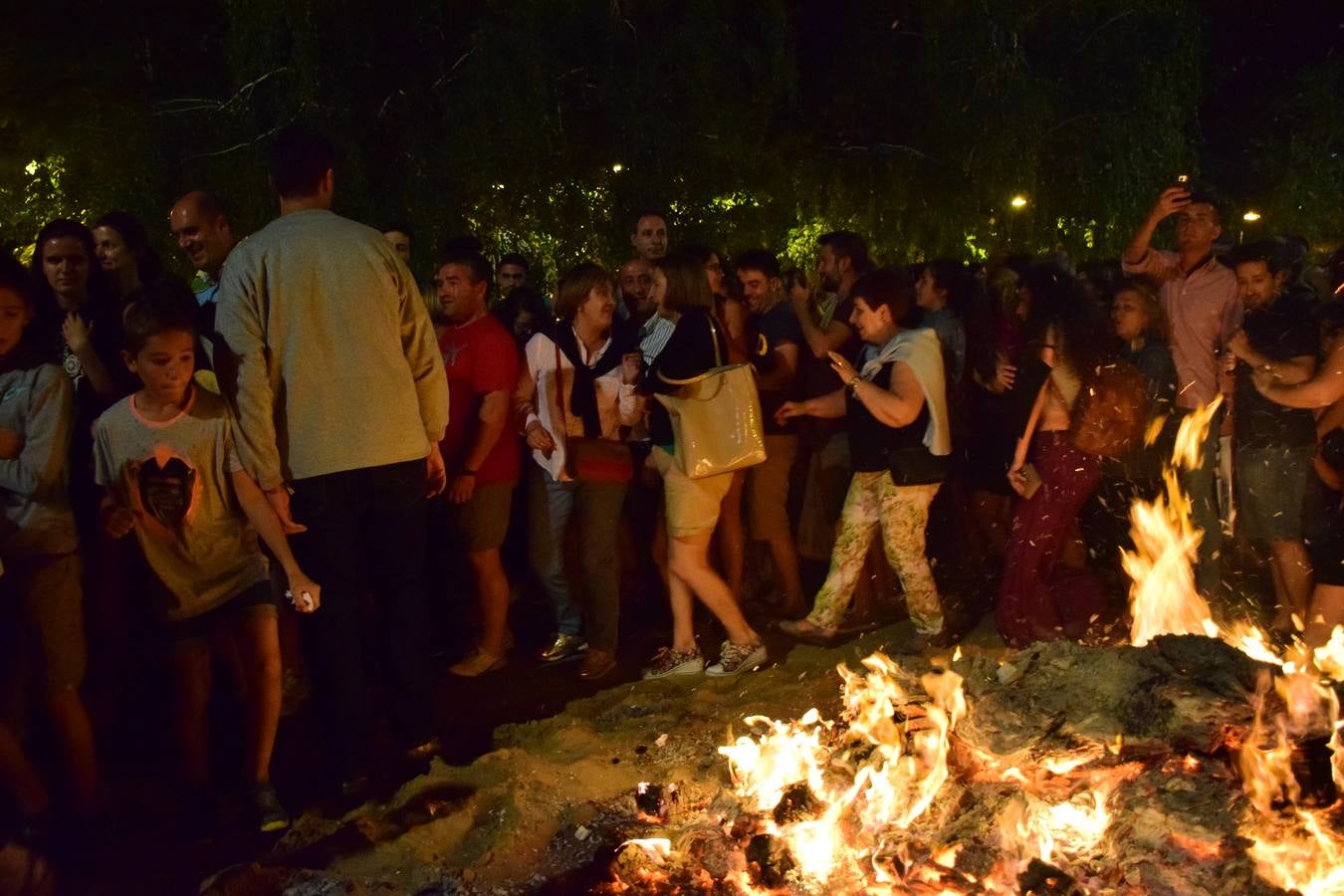 Los Tilos celebra San Juan con una hoguera