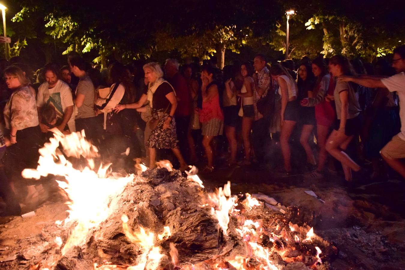 Los Tilos celebra San Juan con una hoguera