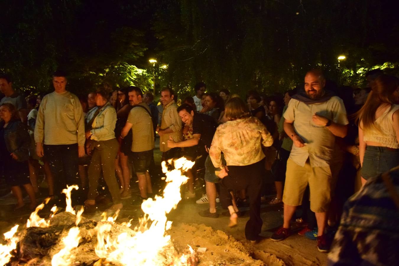 Los Tilos celebra San Juan con una hoguera