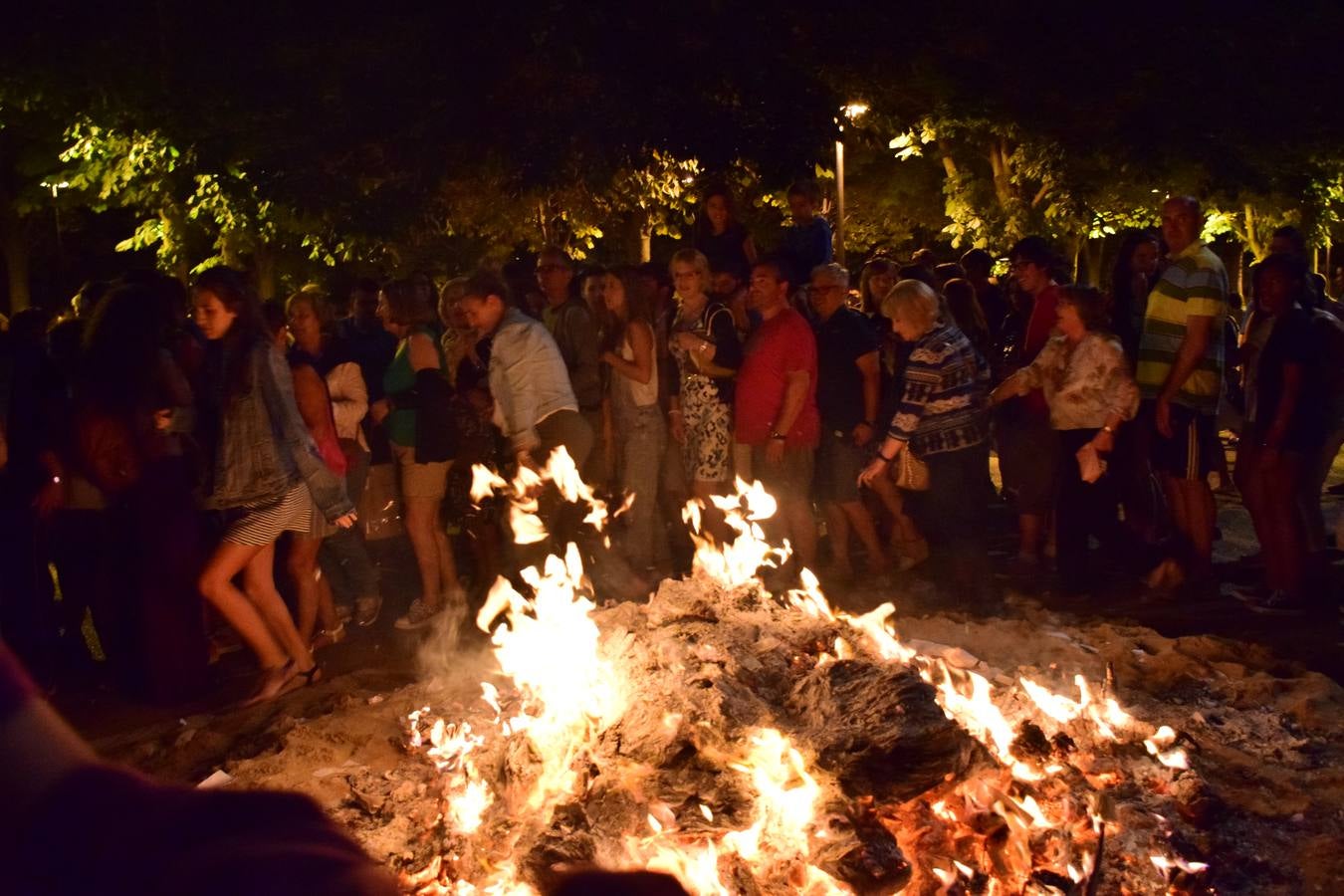 Los Tilos celebra San Juan con una hoguera